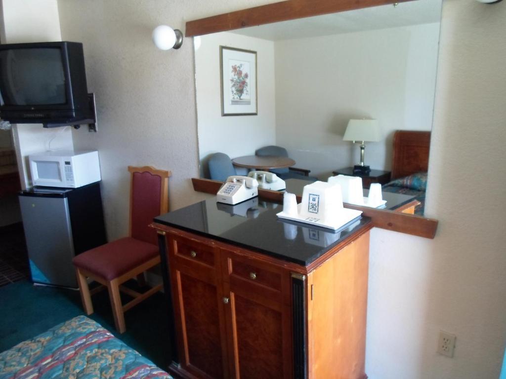 Budget Inn Morgan Hill Room photo